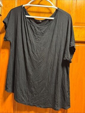 Black Short-Sleeve Crewneck Tee - Casual Everyday Top